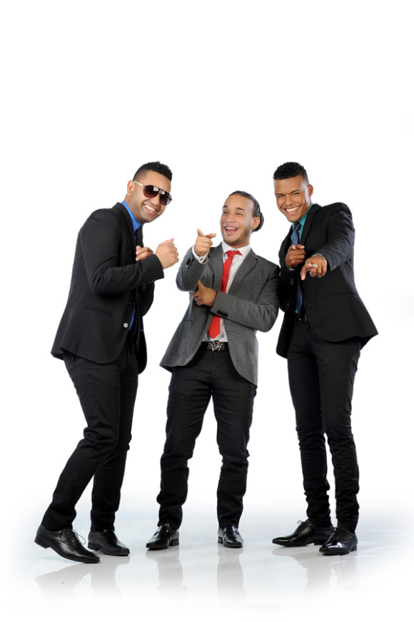 El grupo New Sensation compuesto por Yabriel, Joell y Flow Genio.