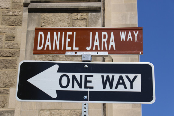 Honrosa designación de la calle Daniel Jara, en Newark.