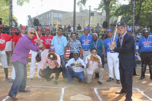 José Vargas, Darío Abreu y Julio Ferreras, sirven de receptores, mientras Francisco Solano y César Presbott, participaron como bateadores.
