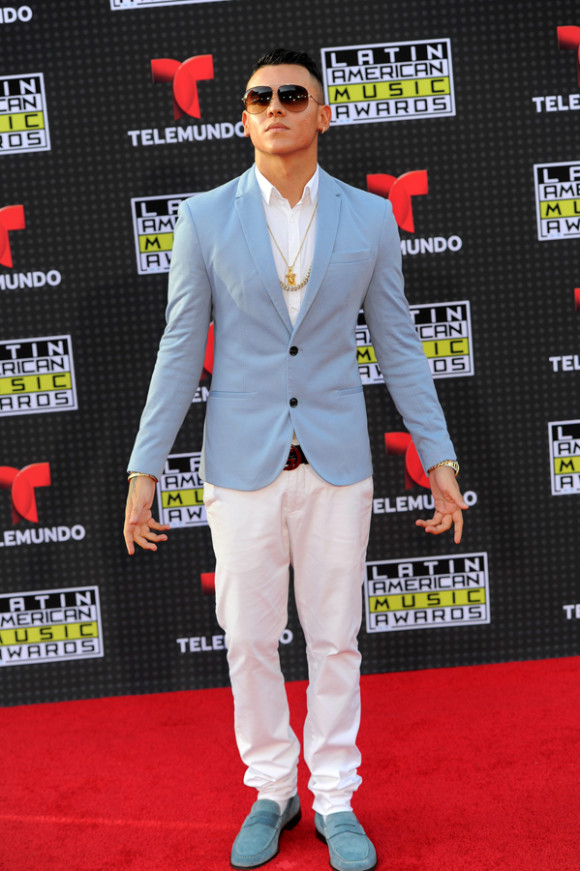 Kevin Roldán posa durante la ceremonia de los Latin American Music Awards.