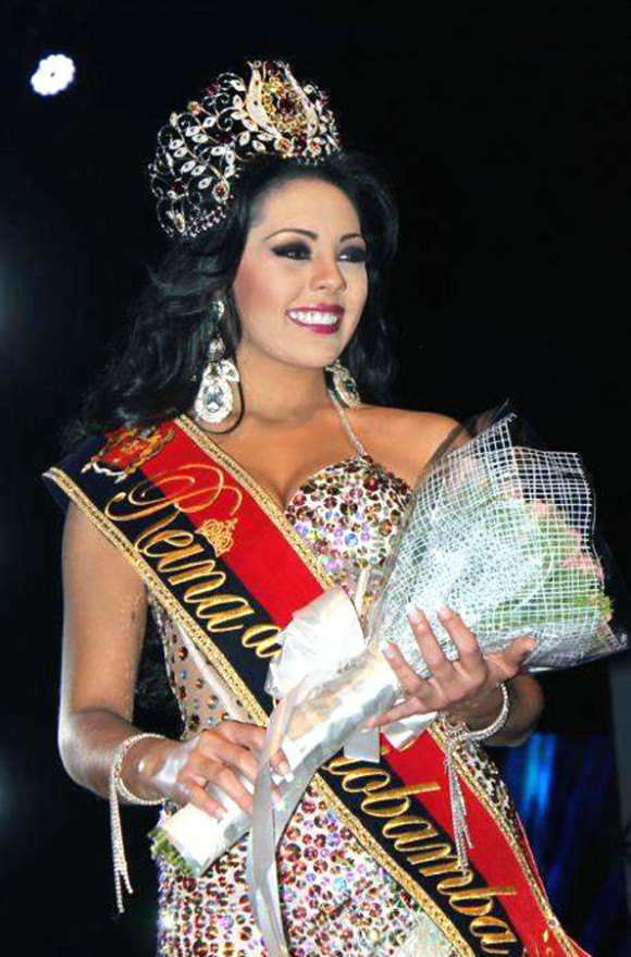 Esthefany Calderón, Reina de Riobamba, invitada de honor de la gala.