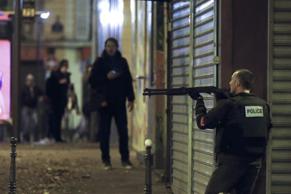 Los ataques que en la noche del viernes lanzaron ocho terroristas, en seis lugares c&eacute;ntricos de Par&iacute;s han dejado un balance de 129 muertos.