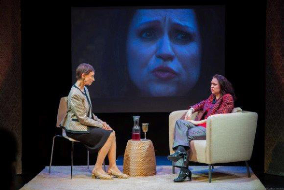 Vivian Deangelo y Susan Rybin en "El mandatario Idiota".