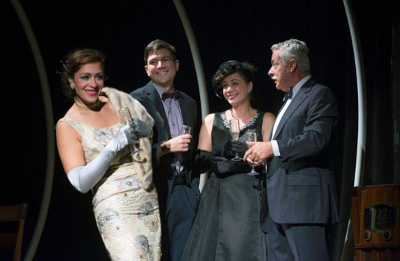 Dalia Davi, Pablo Andrade, Zulema Clares y Germán Jaramillo en "La tía Julia y el escribidor". (Foto Michael Palma)