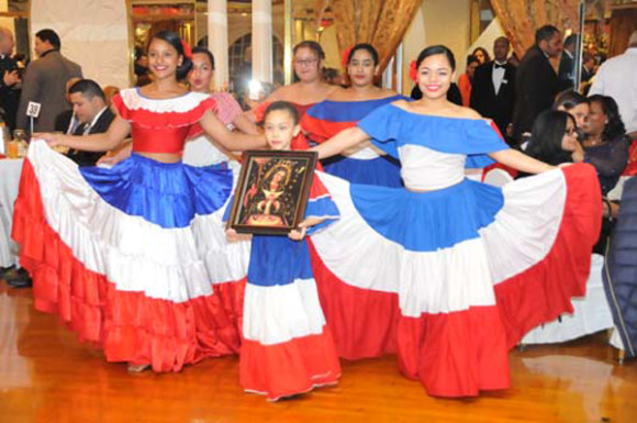 Las ni&ntilde;as del Grupo de Baile folcl&oacute;rico de Washington Heights Multi Cultural Center, tuvieron a cargo la apertura del evento.