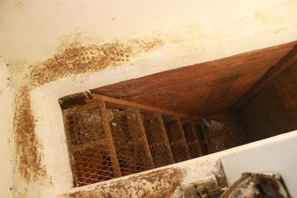 Vista del túnel hallado en una habitación en la casa donde se ocultaba el narcotraficante Joaquín "el Chapo" Guzmán.