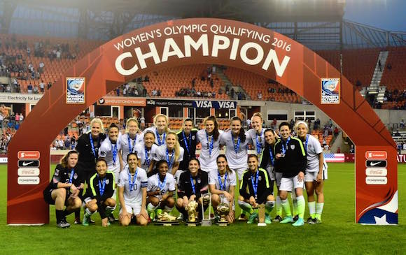 La selecci&oacute;n femenina de f&uacute;tbol de Estados Unidos se proclam&oacute; campeona del torneo preol&iacute;mpico de la Concacaf al vencer por 2-0 en la gran final a la de Canad&aacute; y consigui&oacute; el cuarto t&iacute;tulo consecutivo.  