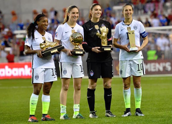 Las ganadoras de los premios individuales fueron las siguientes: Bal&oacute;n de Oro: Morgan Brian (USA), Bota de Oro: Crystal Dunn (USA), Guante de Oro: Hope Solo (USA), Premio a la Deportividad: (USA).