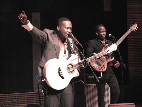 Joan Soriano “El Duque de la Bachata”, durante su actuación el Carnegie Hall de Nueva York.