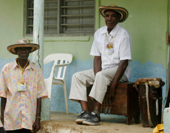 La población aproximada de afro descendientes hispano-parlantes es de 20 millones de los cuales las poblaciones mayoritarias están en Colombia, 11’703.555; Rep. Dominicana, 9’542.000; Cuba 4’126.894 y Puerto Rico 1’375.662, así como en el resto de países hispano parlantes incluyendo a Perú, Ecuador, Honduras, Nicaragua, Panamá, Uruguay, Argentina, Costa Rica, Bolivia, México, Guatemala, Venezuela y Estados Unidos.