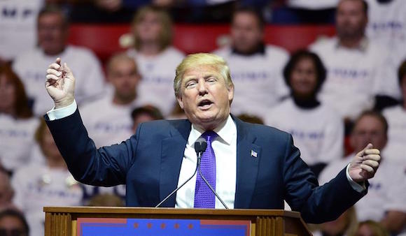 El aspirante a la candidatura repulicana a la presidencia Donald Trump se dirige a sus simpatizantes durante un acto de campaña en Las Vegas.