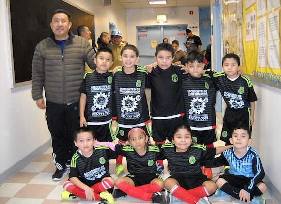 Los jovencitos del Imperio Azteca desempenando un buen papel en el campeonato de la Chapina Youth Soccer League. Actualmente están en el primer lugar en la categoría U-9, con 45 puntos. (Foto: Buki Chapin).