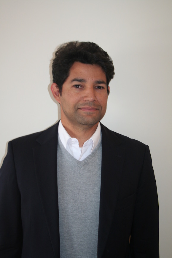 Rafael Loaiza Bigott abogado venezolano radicado en Europa es el autor de la obra Infinia, Catedral de Agua que ha tenido gran acogida en Venezuela y que actualmente se expande a los lectores internacionales a trav&eacute;s de Amazon.