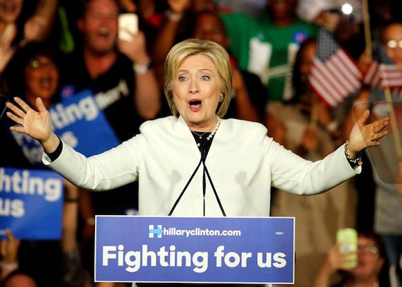 La precandidata dem&oacute;crata a la Presidencia estadounidense Hillary Clinton habla durante un evento de campa&ntilde;a durante el S&uacute;per Martes en Miami (FL, EE.UU.). Clint&oacute;n habl&oacute; en el llamado Super Martes, en donde la mayor&iacute;a de los estados del pa&iacute;s llevan a cabo sus elecciones primarias.