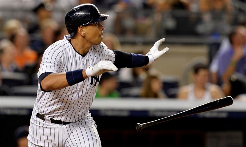  Fotograf&iacute;a de archivo del 4 de agosto de 2015, del jugador de los Yanquis Alex Rodr&iacute;guez tras batear en un juego ante los Medias Rojas en el estadio de los Yanquis en Nueva York (EE.UU.). Rodr&iacute;guez dijo hoy, mi&eacute;rcoles 23 de marzo de 2016, que planea retirarse del b&eacute;isbol profesional despu&eacute;s del final de la temporada de la MLB 2017. 