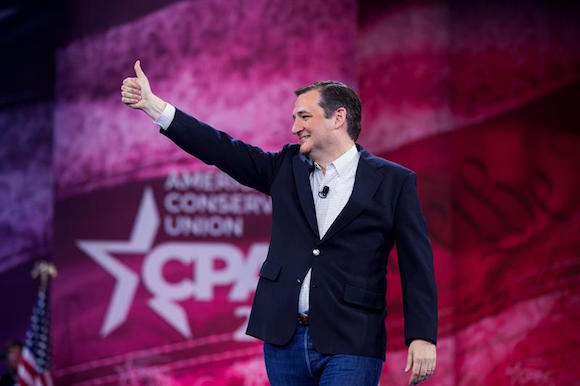 El candidato presidencial republicano Ted Cruz habla en la 43 Conferencia Anual de Acción Política Conservadora (CPAC)