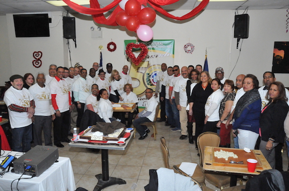Rodeada de jugadores, socios y amigos la Presidenta del CCDD, la doctora Milagros Vasquez, coloc&oacute; la ficha doble seis sobre la mesa de honor, dejando inaugurado el torneo de domin&oacute;. 