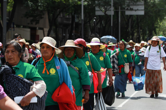 Mujeres campesinas participan en un mitin con motivo del Dia Internacional de la Mujer en el Monumento a la Revoluci&oacute;n, en donde pidieron mejores condiciones de vida y trabajo en M&eacute;xico. 
