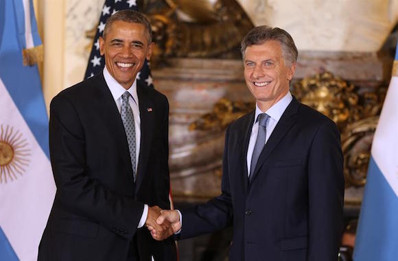 l presidente de Argentina, Mauricio Macri (d) recibe a el presidente de Estados Unidos, Barack Obama hoy, miércoles 23 de marzo de 2016, en la Casa Rosada en Buenos Aires (Argentina)