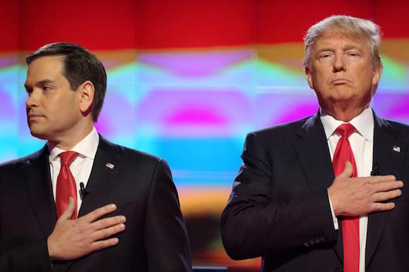 Los candidatos a la presidencia de Estados Unidos por el Partido Republicano, Marco Rubio y Donald Trump (d).
