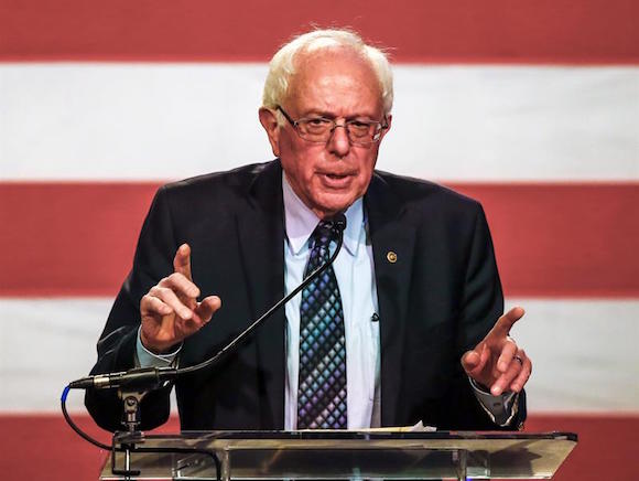 senador y candidato presidencial dem&oacute;crata Bernie Sanders habla en una recepci&oacute;n para el Partido Dem&oacute;crata de Michigan