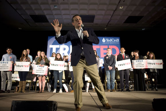 RAFAEL (TED) CRUZ: La mejor manera de impulsar el crecimiento y generaci&oacute;n de empleos es a trav&eacute;s de una sustancial reforma tributaria.