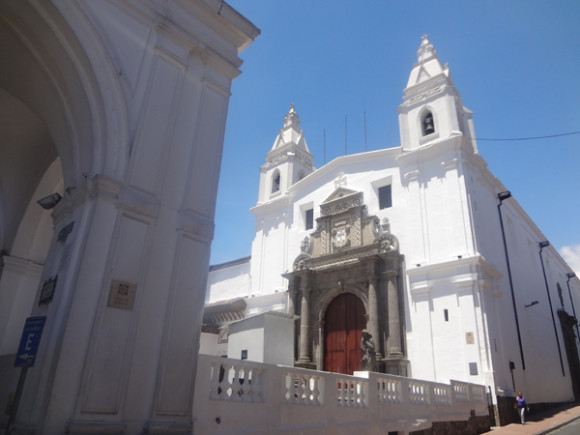 El monasterio del Carmen Alto de San José, el primero de la Orden de Carmelitas Descalzas en la antigua Audiencia de Quito, establecido en 1653, ubicado en la Calle de las Siete Cruces y Rocafuerte, fue donde vivió y murió Santa Mariana de Jesús.