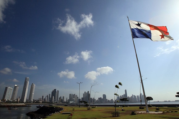 PAN01. CIUDAD DE PANAM&Aacute; (PANAM&Aacute;) 05/04/2016.- Vista de una zona de Ciudad de Panam&aacute; hoy, martes 5 de abril de 2016. El Gobierno de Panam&aacute; lament&oacute; que se le identifique con el esc&aacute;ndalo provocado por la publicaci&oacute;n de millones de documentos que revelan la existencia de miles de cuentas opacas pertenecientes a personas de todo el mundo, gestionadas por el despacho paname&ntilde;o Mossack Fonseca. EFEE/Alejandro Bol&Igrave;var