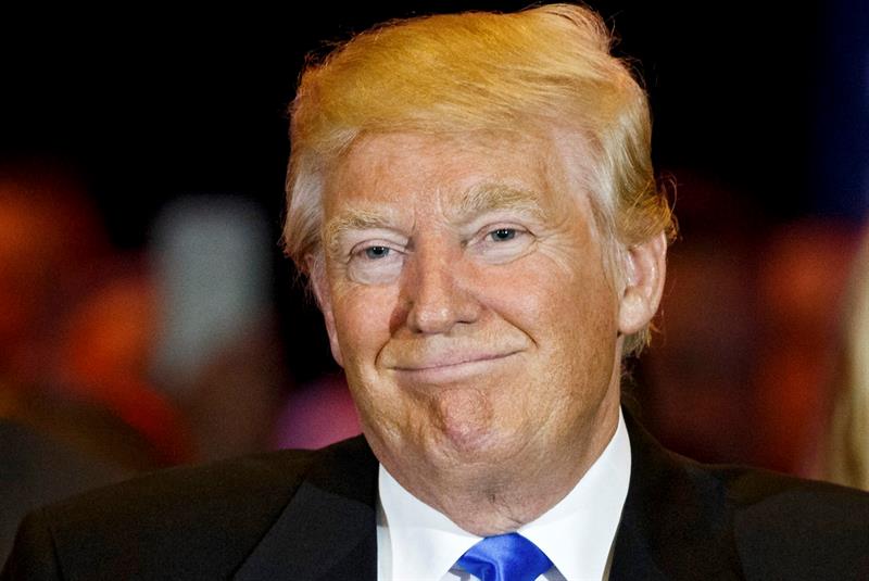 Fotograf&iacute;a de archivo fechada el 3 de mayo de 2016 que muestra al aspirante a la candidatura presidencial republicana, el magnate neoyorquino Donald Trump, durante un acto de campa&ntilde;a en la Trump Tower de Nueva York, Estados Unidos. Trump super&oacute; finalmente la cifra de los 1.237 delegados necesarios para asegurarse la candidatura republicana a la Casa Blanca en las elecciones de noviembre, inform&oacute; hoy el portal de informaci&oacute;n pol&iacute;tica Real Clear Politics. 