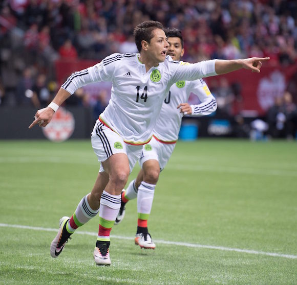 El delantero mexicano Javier Hernández "Chicharito".