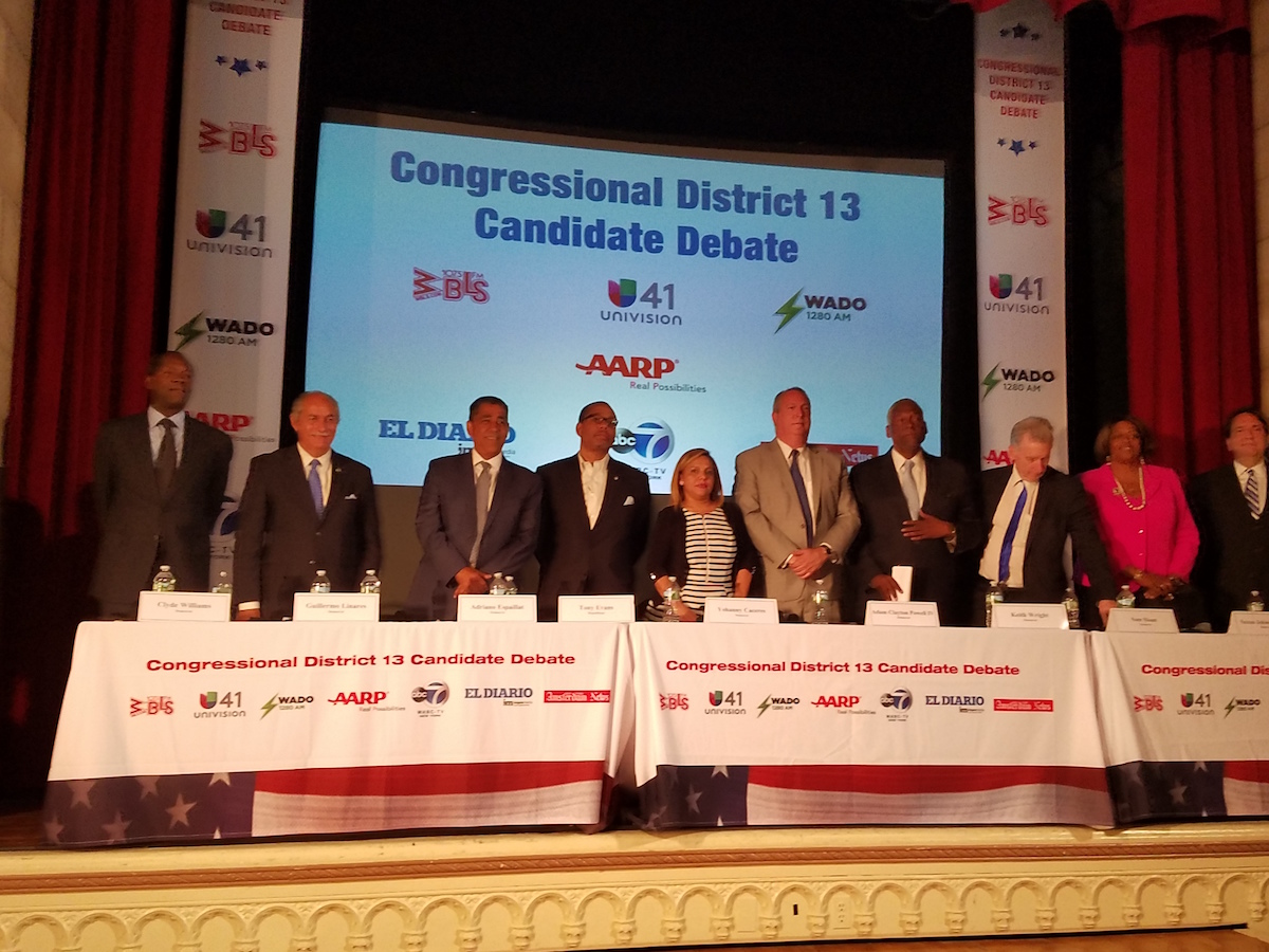 El debate congregó a: (Izq a der) Clyde Williams, Guillermo Linares, Adriano Espaillat, Tony Evans, Yohanny Cáceres, Adam Clayton Powell IV, Keith Wright, Sam Sloan, Suzan Johnson Cook, Mike Gallagher.