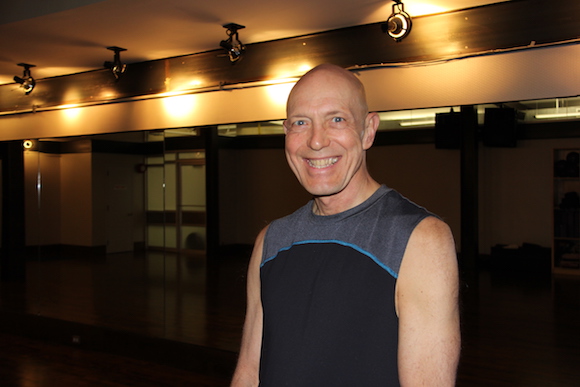 Michael Lechonzack, uno de los instructores m&aacute;s prestigiosos de yoga a nivel nacional, quien dej&oacute; su trabajo como gerente de una empresa para dedicarse por completo al yoga desde hace treinta a&ntilde;os.