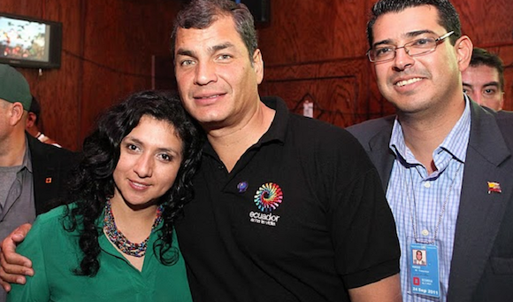 Linda Machuca militante de Alianza Pa&iacute;s nombrada en abril C&oacute;nsul de Ecuador en Nueva York por el gobierno de Rafael Correa, con quien posa en la foto, se ha opuesto p&uacute;blicamente al beneficio del TPS para sus compatriotas en Estados Unidos. 