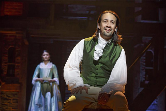 Esta obra, que debut&oacute; en febrero de 2015, con libreto, m&uacute;sica y papel protagonista del actor de origen puertorrique&ntilde;o Lin-Manuel Miranda, se ha convertido en un verdadero &eacute;xito en Broadway.