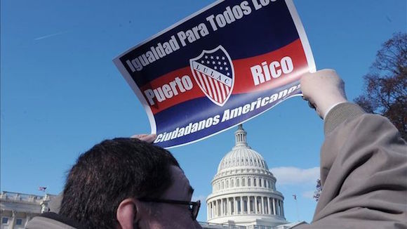 Puerto Rico es territorio estadounidense desde 1898 y se define como Estado Libre Asociado a ese pa&iacute;s, con constituci&oacute;n propia, aunque Washington se reserva apartados como defensa, moneda, inmigraci&oacute;n y aduanas, entre otros. EFE/Archivo