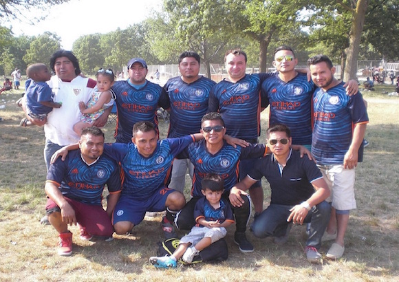 Integrantes de los Tigres que vienen desempenando una buena campa&ntilde;a en la Liga Mexicana del Ferry Point Park. Liga que ahora est&aacute; bajo la batuta de Don Mario Vaquero. (Foto: Buki Chapin)