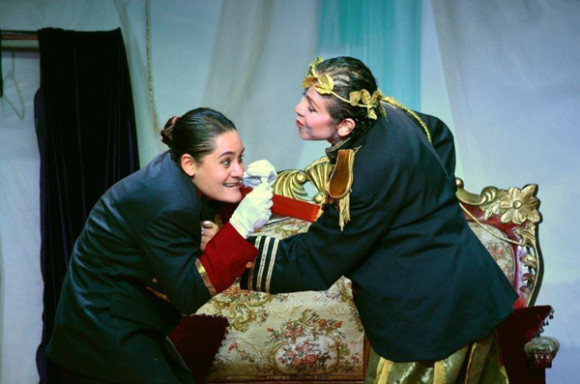 Emily Grisanty y Marisol, Carrere en un fotograma de "El mandatario idiota".