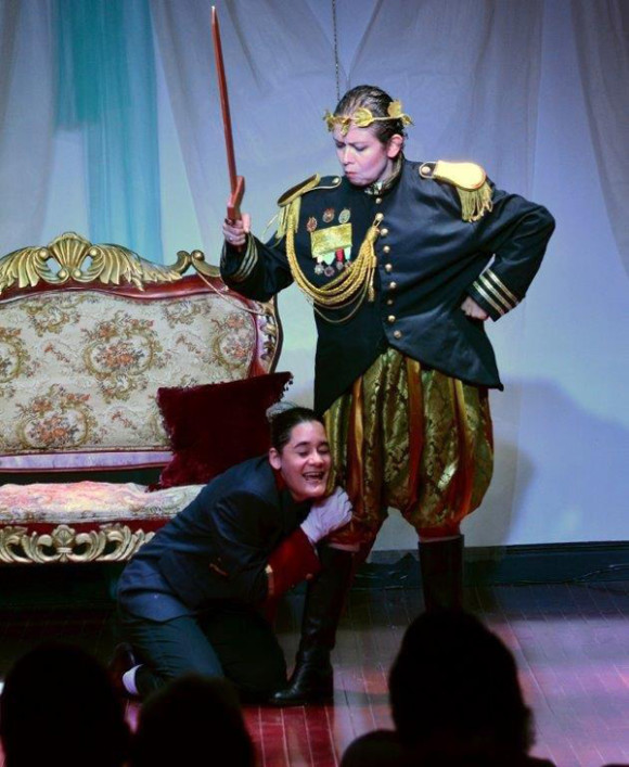 Intensidad desbordante entre Marisol Carrere y Emily Grisanty el la obra de Walter Ventosilla.