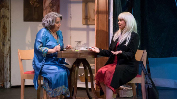 Soledad L&oacute;pez y Basilica Bliachas en la producci&oacute;n de Teatro Thalia.