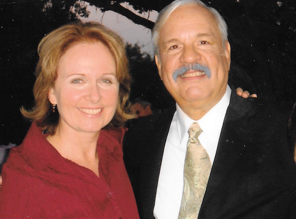 : Kate Burton con James V&iacute;ctor durante la filmaci&oacute;n de &ldquo;The Kings of Appletown&rdquo; en Texas 
