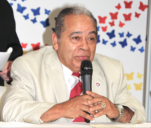 “Durante estos dieciséis años, siempre he dedicado el desfile a la paz en Colombia. Aquí con estos últimos desastres que han sucedido y están separando las etnias, tenemos que buscar la forma de acabar con las diferencias.”