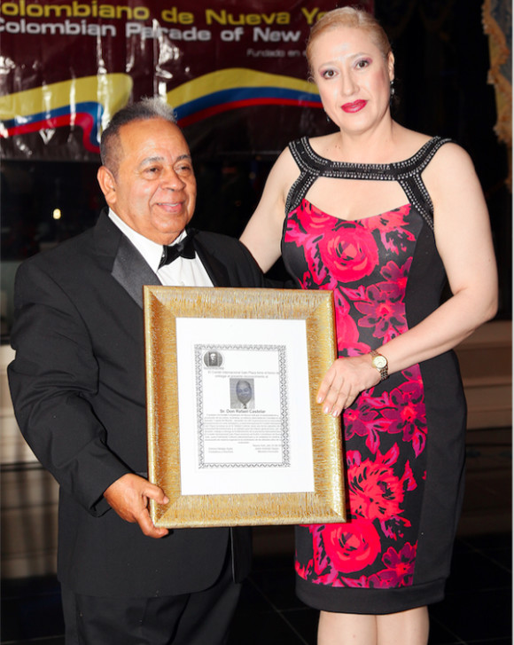 Durante la Gala el Comit&eacute; Internacional Galo Plaza entreg&oacute; un reconocimiento especial a Don Rafael Castellar, Fundador, Presidente/CEO del Desfile Colombiano de Nueva York y reconoci&oacute; en &eacute;l un ejemplo del trabajo de mantenimiento y promoci&oacute;n de las ra&iacute;ces culturales e hist&oacute;ricas latinoamericanas en Nueva York y al Desfile como Patrimonio Cultural de la comunidad.