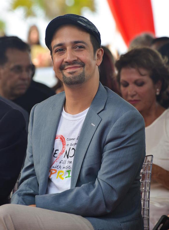 El artista puertorriqueño Lin-Manuel Miranda es visto hoy, miércoles 27 de julio de 2016, a su llegada para develar su estrella en el Paseo de la Fama de Puerto Rico, en el sector turístico de El Condado, en San Juan, Puerto Rico.