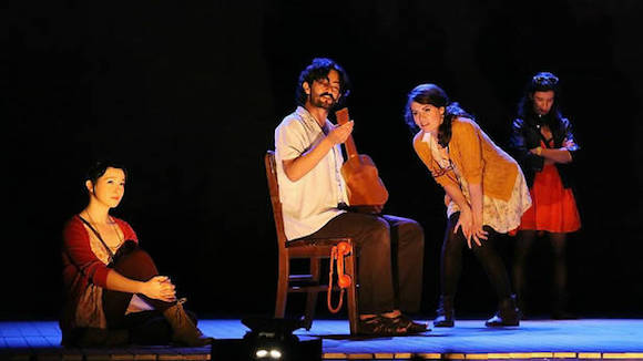 Escenas de "El amor de las Luci&eacute;rnagas".