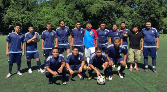 La Gran Familia fue el m&eacute;ximo goleador del d&iacute;a, en la feha No. 17 y actualmente esta en el noveno lugar en la Liga Maya de F&uacute;tbol en Brooklyn. (Foto Cortes&iacute;a LiMaFu) 