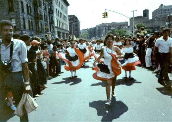 El Desfile Nacional Dominicano, hoy llamado Dominican Day Parade, fue fundado el 16 de junio de 1982 y se celebr&oacute; por primera vez recorriendo la avenida Audubon y continuando hasta la calle 190. 