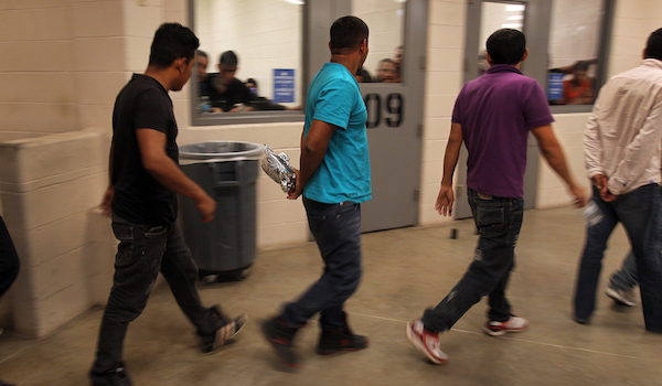 Un grupo de legisladores dem&oacute;cratas de la C&aacute;mara de Representantes aplaudi&oacute; hoy la decisi&oacute;n del Gobierno de evaluar el cierre de los centros de detenci&oacute;n para inmigrantes indocumentados gestionados por empresas privadas. EFE/Archivo 