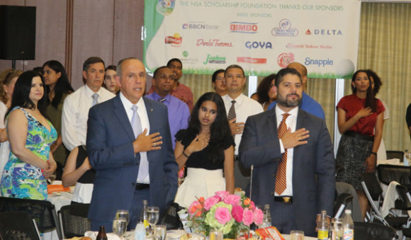 Durante el himno de USA