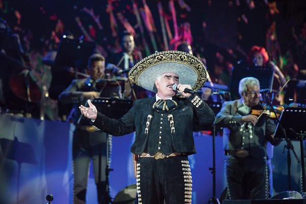 Fotografía del 16 de abril de 2016 del cantante mexicano Vicente Fernández, quien publicará el próximo 2 de septiembre el disco "Un azteca en el Azteca", grabado durante su despedida de los escenarios el pasado abril.