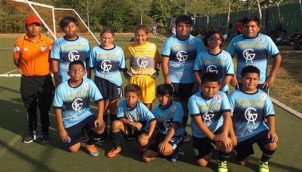 Los jovencitos del New York City Stars categor&iacute;a U-12, que est&aacute;n peleando por los primeros lugares en el campeonato de la Liga Chapina de New York. (Foto: Buki Chapin)